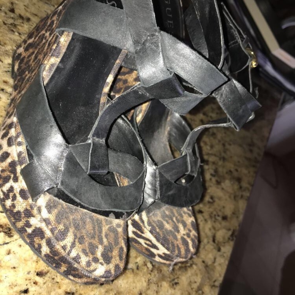 Lovely Guess wedges Animal print